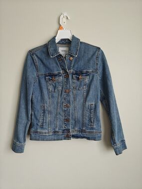 Old Navy Light Blue Denim Jacket.      Ptp 17